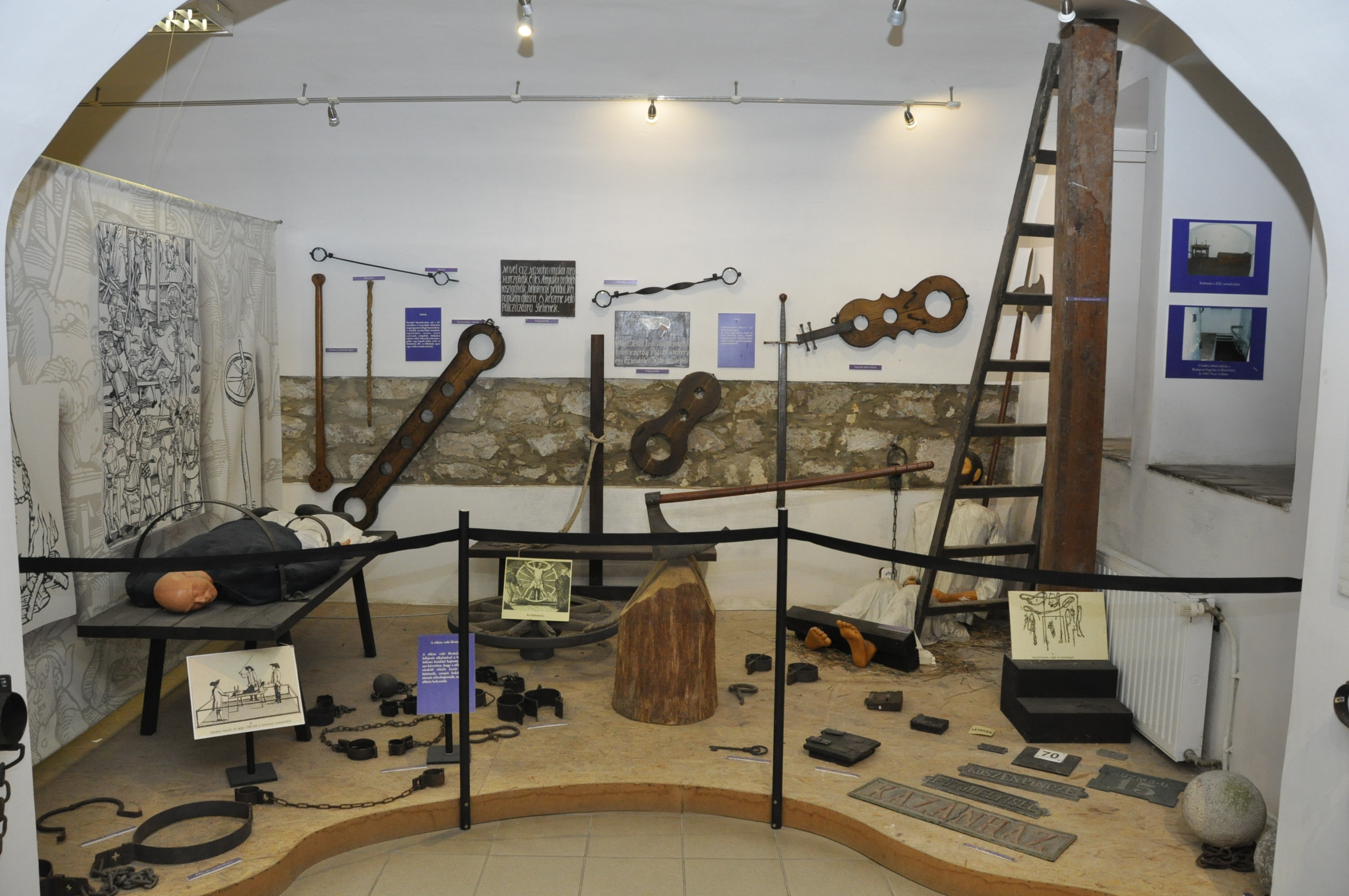 A Börtönmúzeum középkori kínzóeszközeit bemutató tárlata